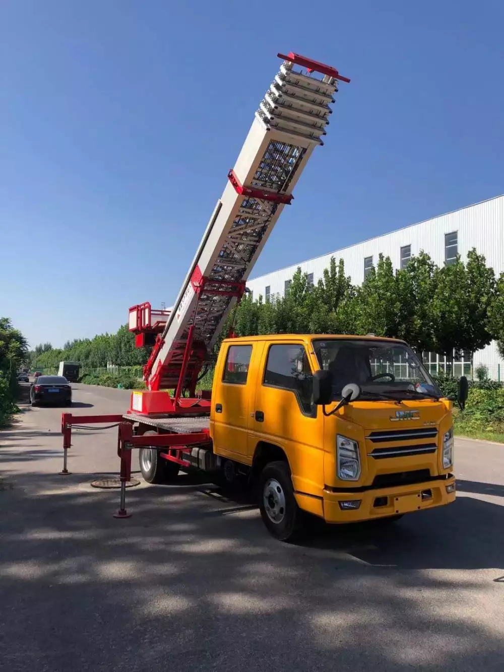 正安附近的云梯车出租服务：轻松解决高空作业需求