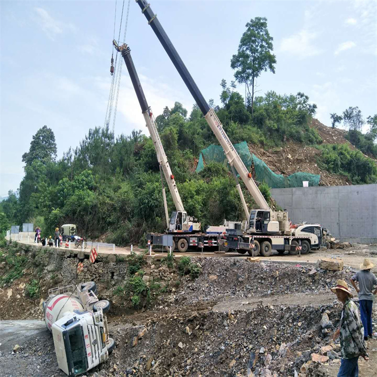 正安汽车掉沟里叫吊车救援要多少钱