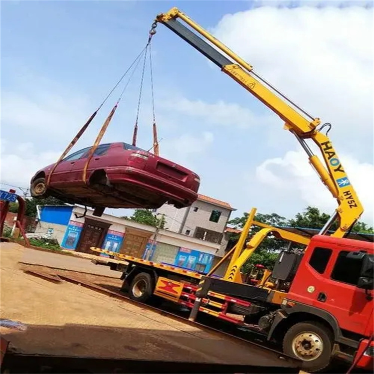 正安吊车吊汽车的正确方法